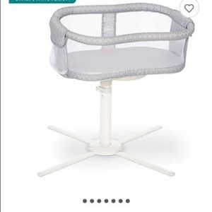 Halo bassinest swivel sleeper